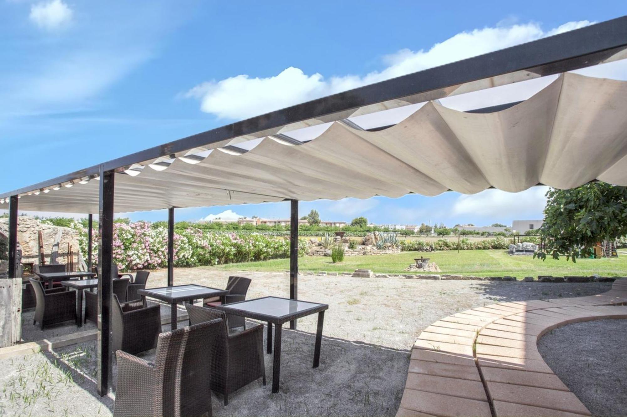 Spacious In With Mountain View