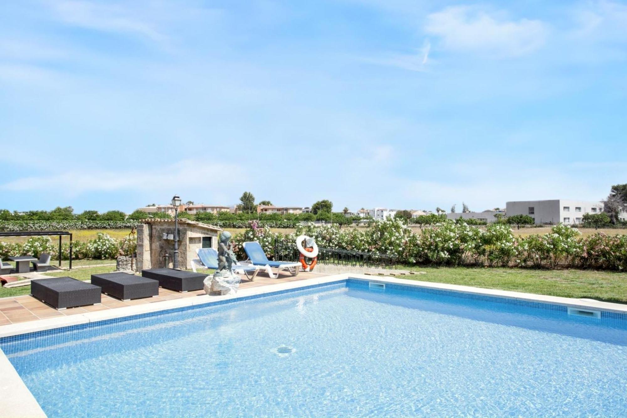 Spacious In With Mountain View Apartment Pollença