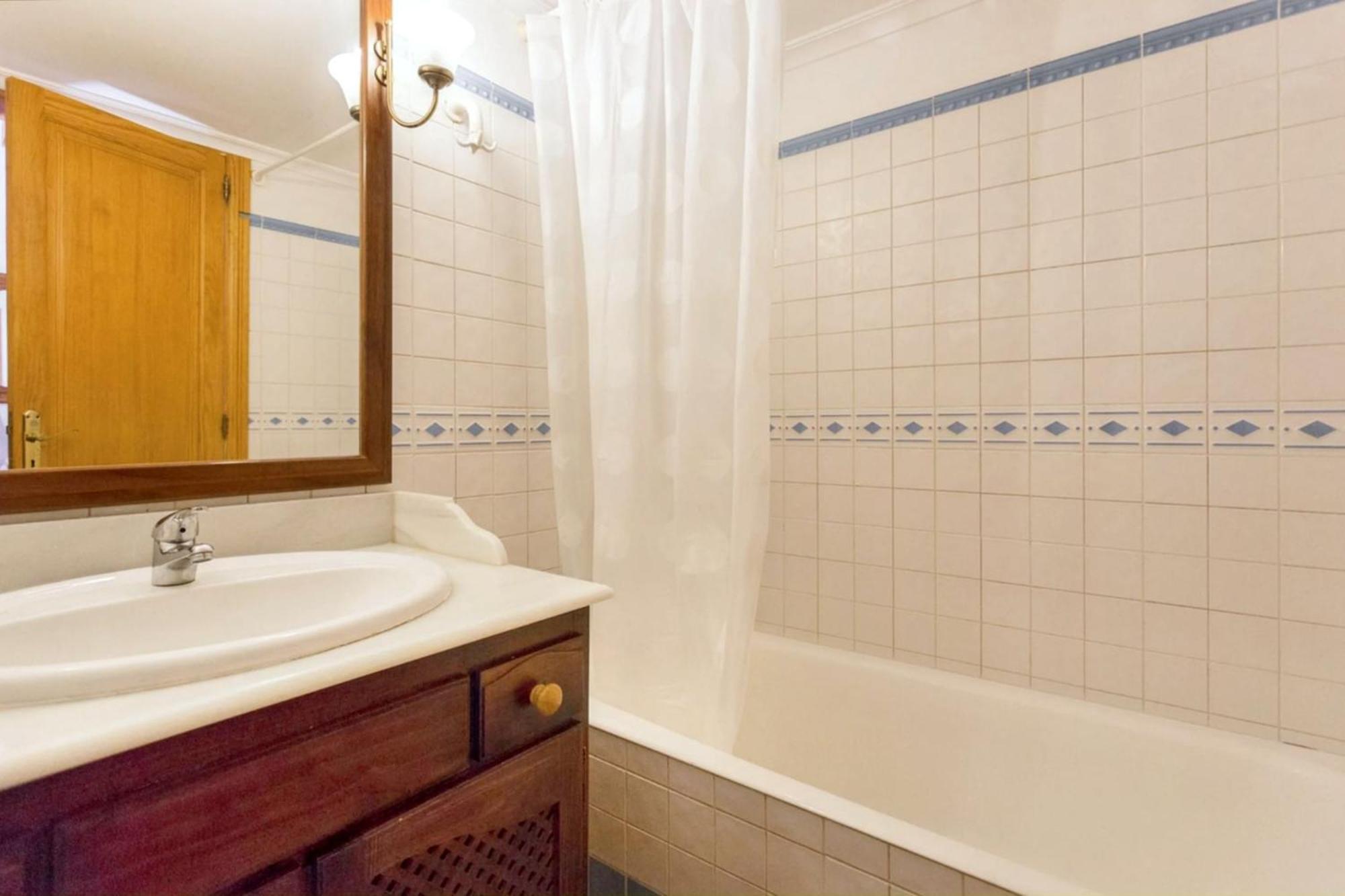 Spacious In With Mountain View Apartment *